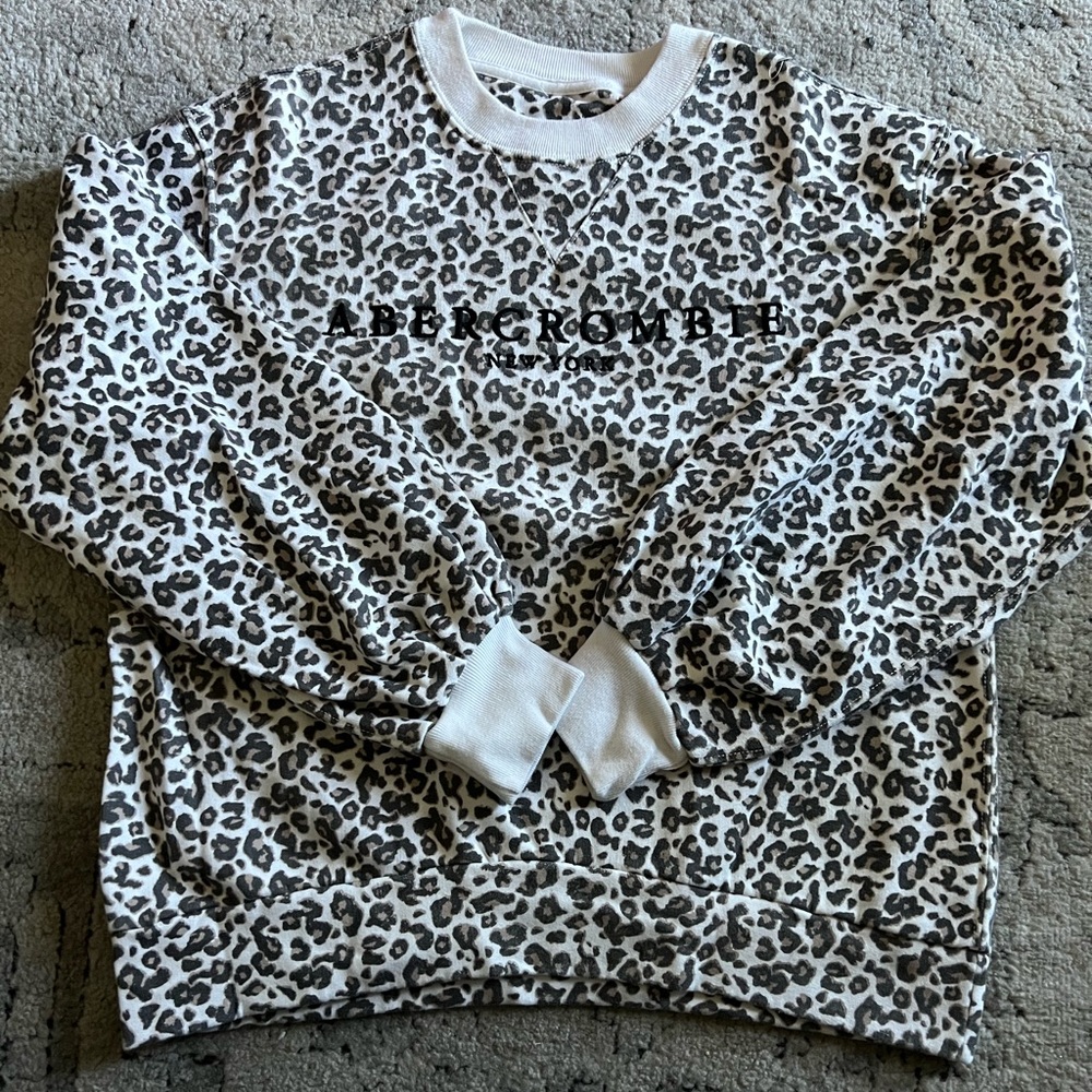 Abercrombie & Fitch cheetah crewneck Sz XS